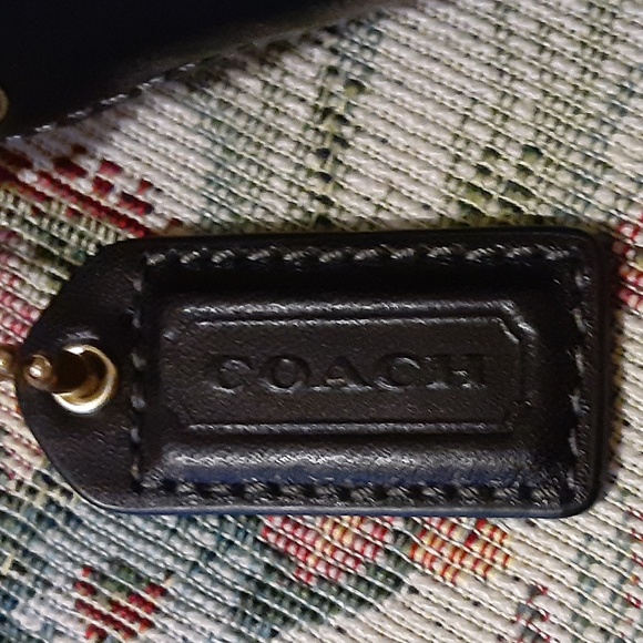 Coach Hamptons Signature Round Hobo Bag Style #11371 & Dust Bag - Picture 4 of 9